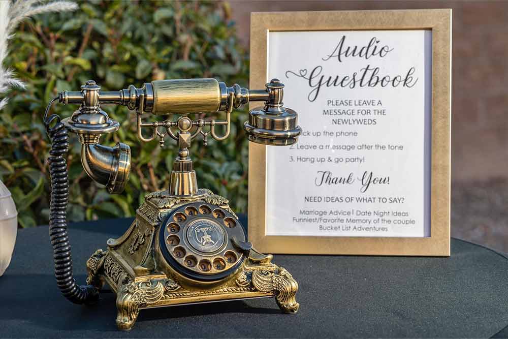 Mirror-Me-Perfect_AUDIO-GUEST-BOOK-001